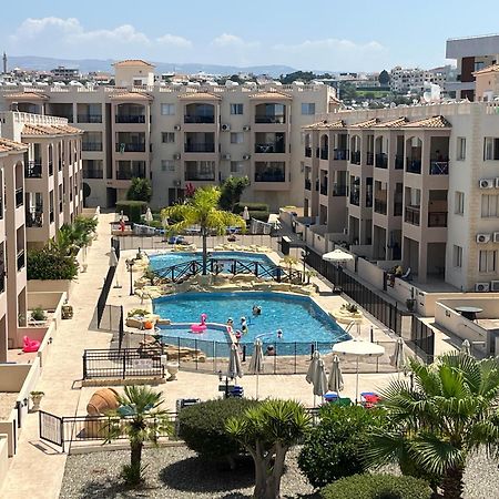 Royal Seacrest Residence Paphos Exteriör bild