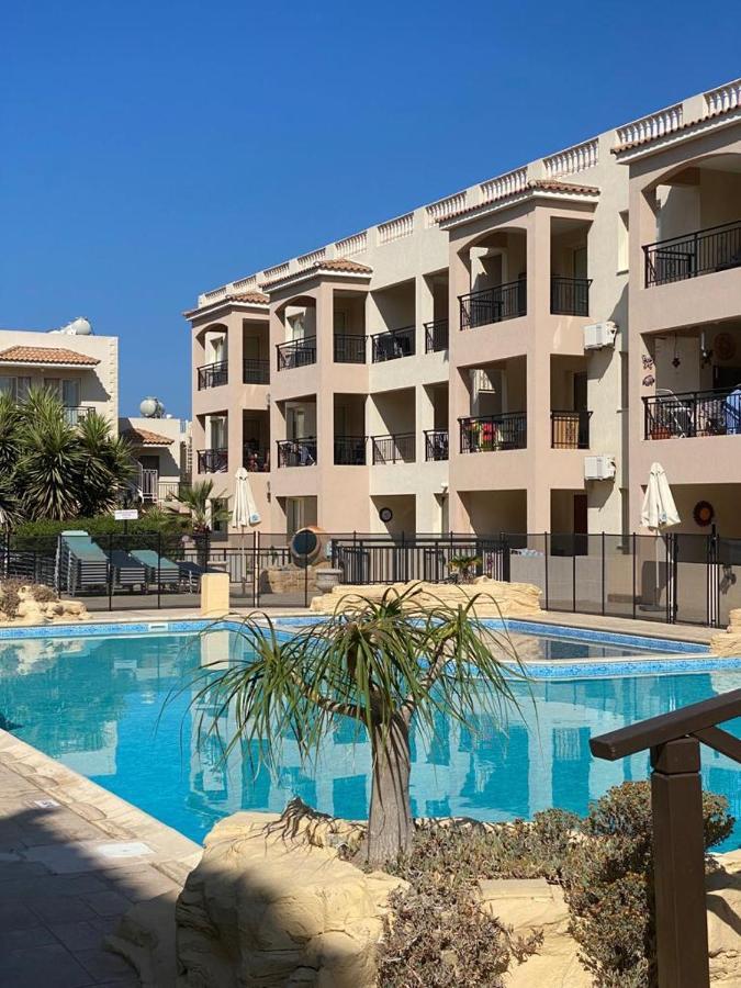 Royal Seacrest Residence Paphos Exteriör bild
