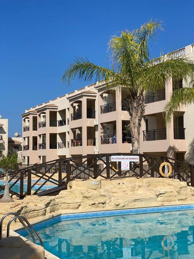 Royal Seacrest Residence Paphos Exteriör bild