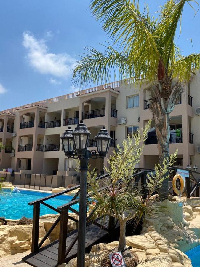 Royal Seacrest Residence Paphos Exteriör bild
