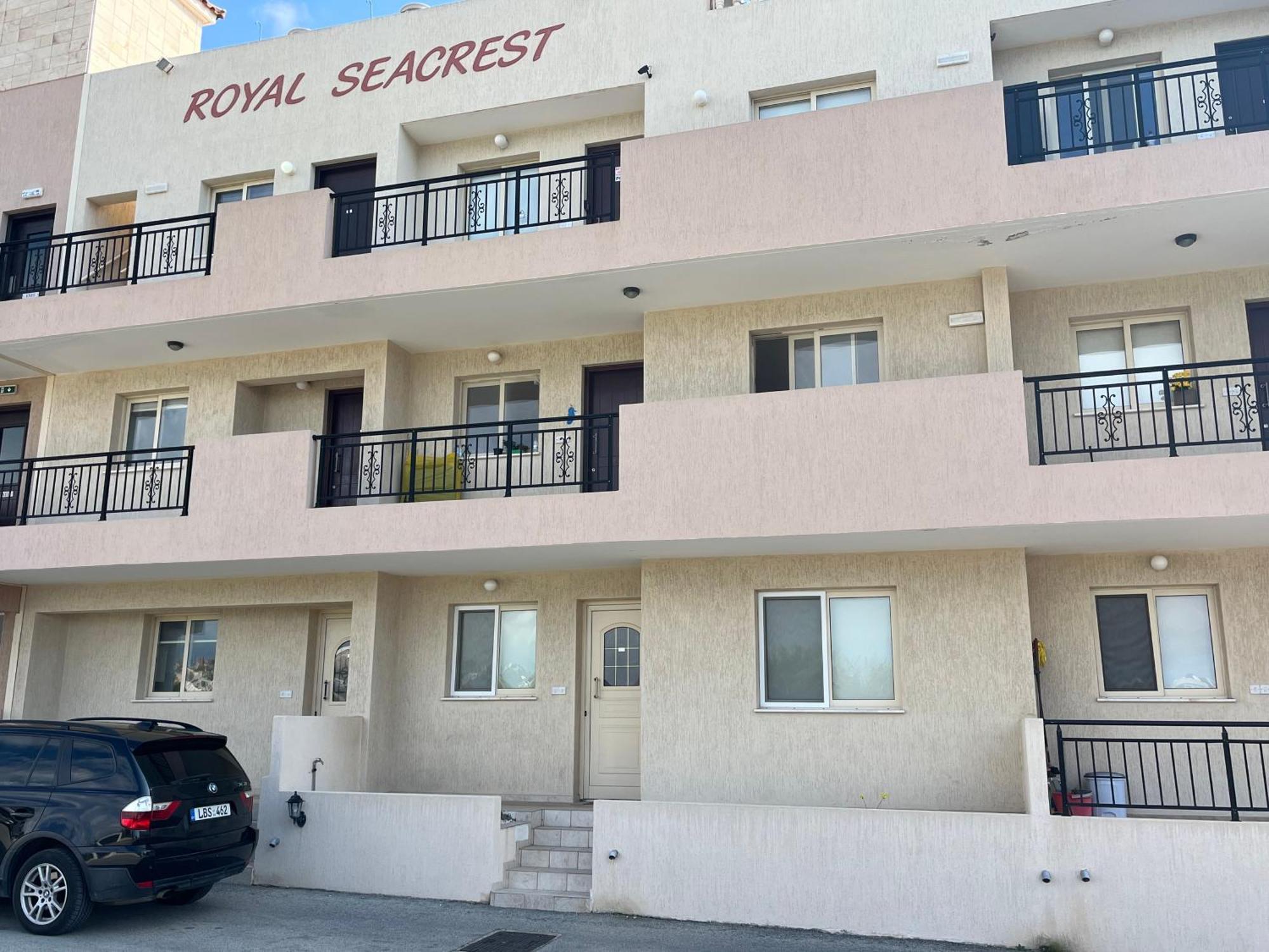 Royal Seacrest Residence Paphos Exteriör bild
