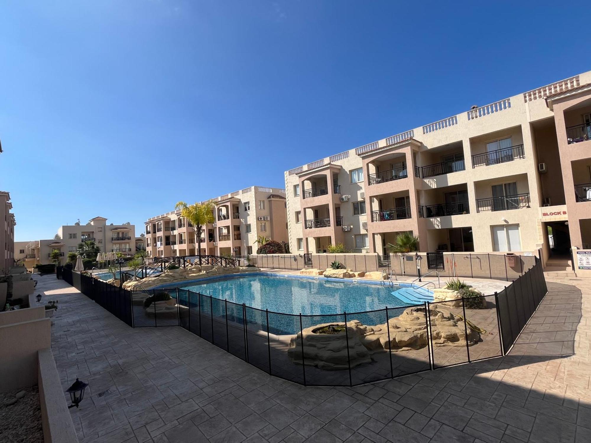 Royal Seacrest Residence Paphos Exteriör bild