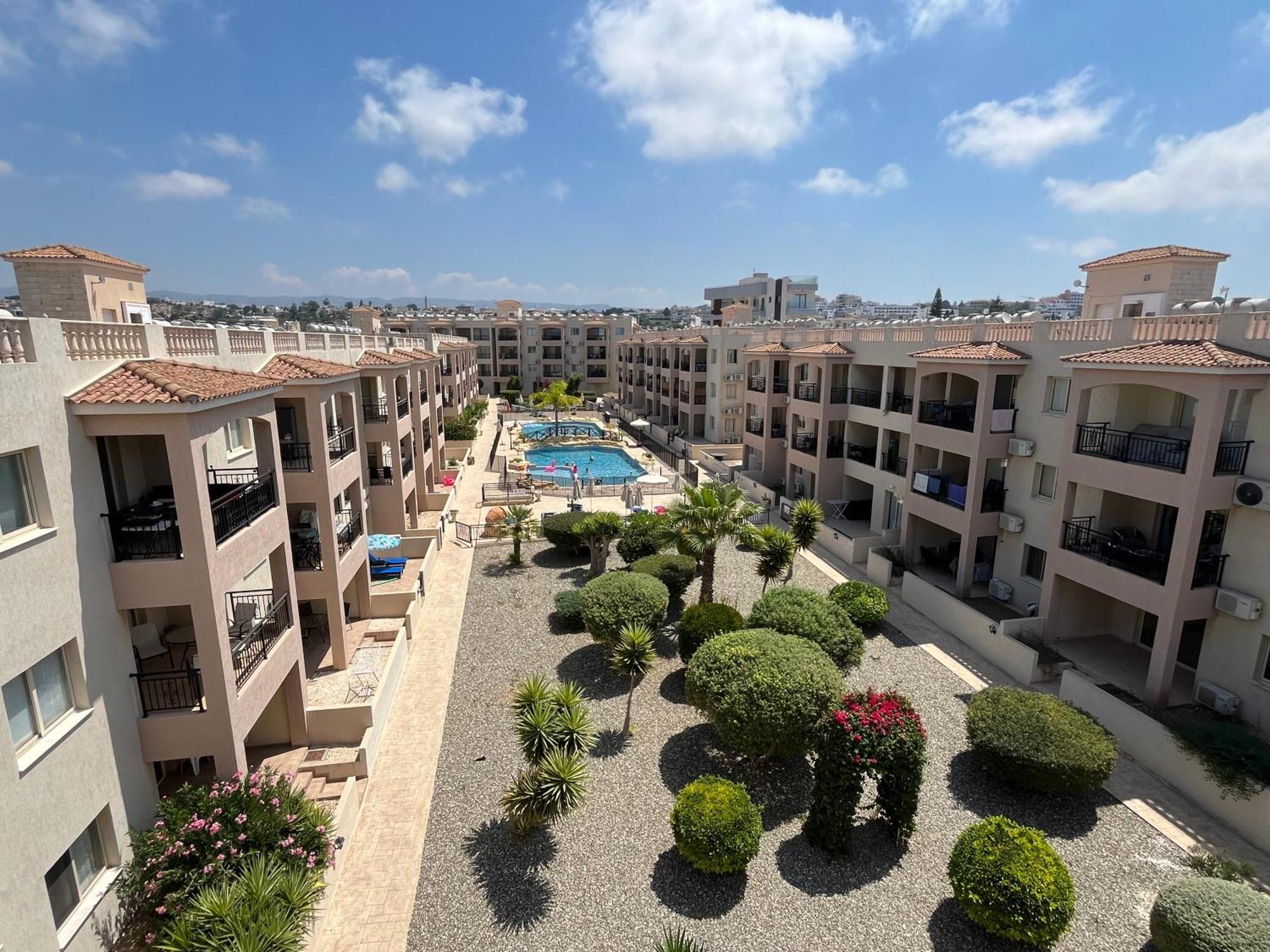 Royal Seacrest Residence Paphos Exteriör bild